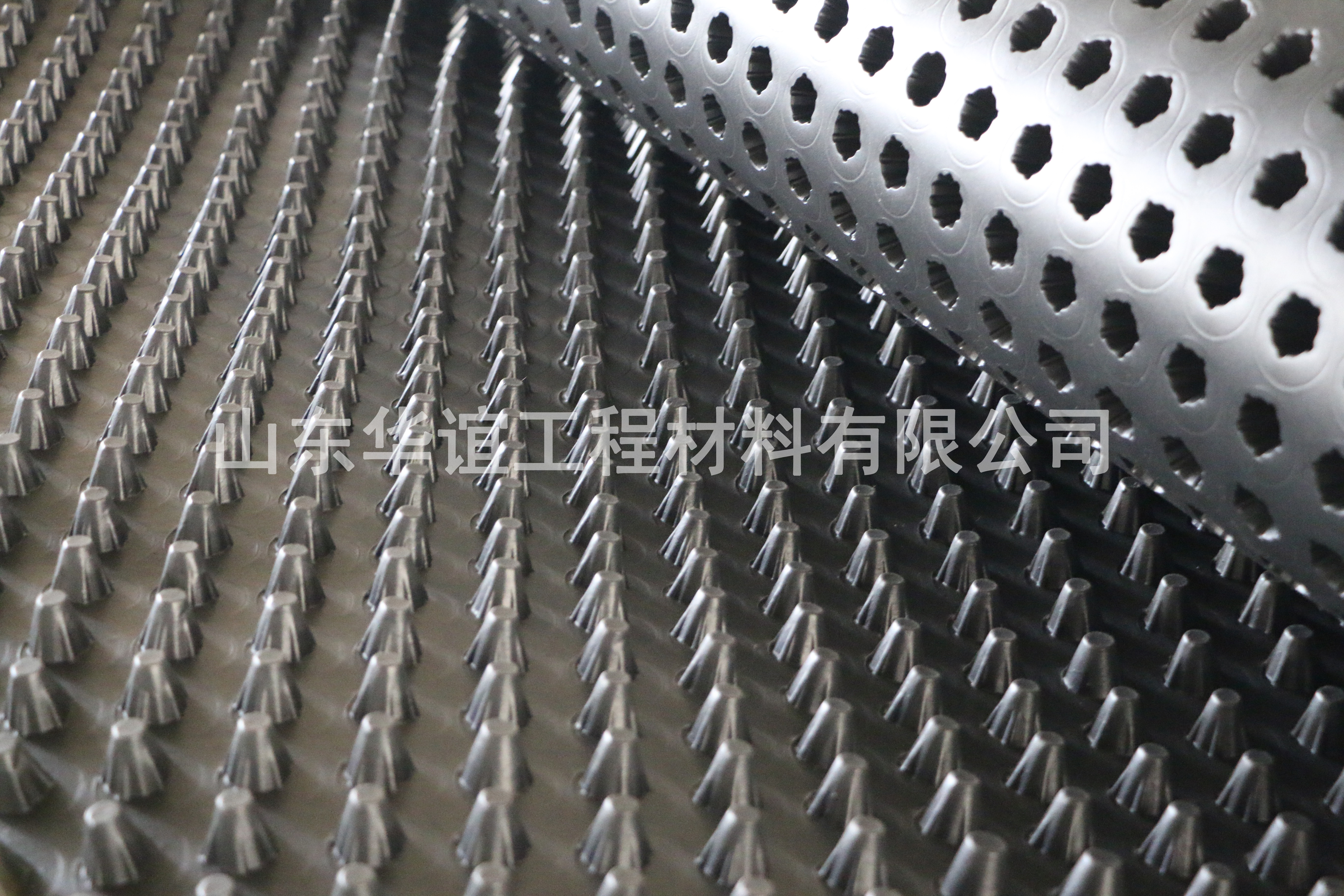江西塑料排水板現(xiàn)場施工的注意事項有哪些？